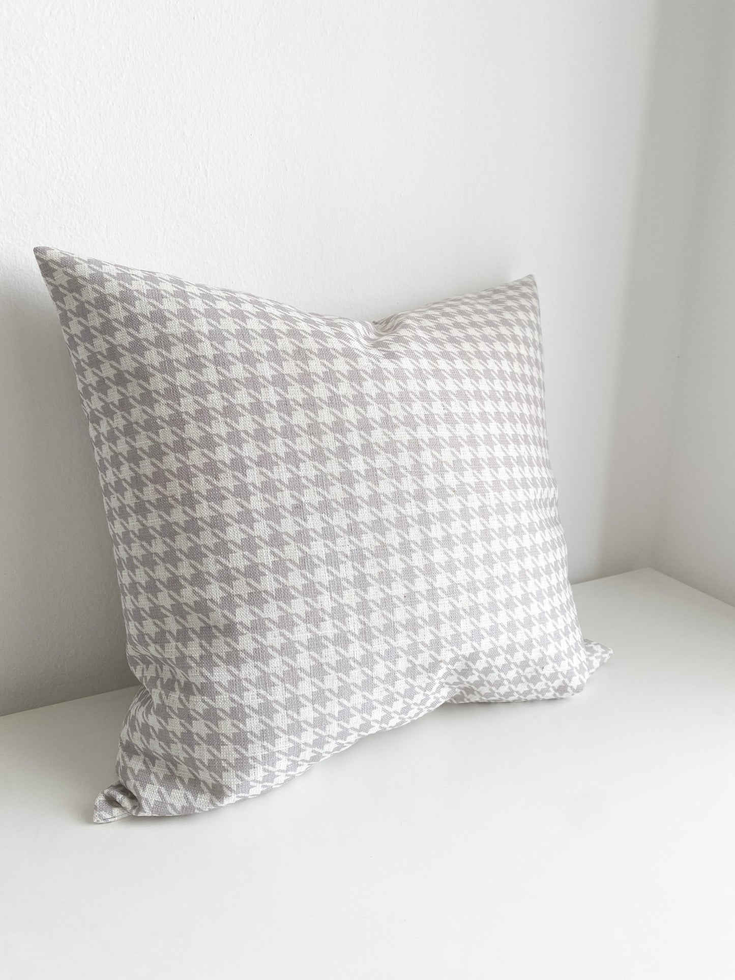 Pied De Poule Pillow- Gray